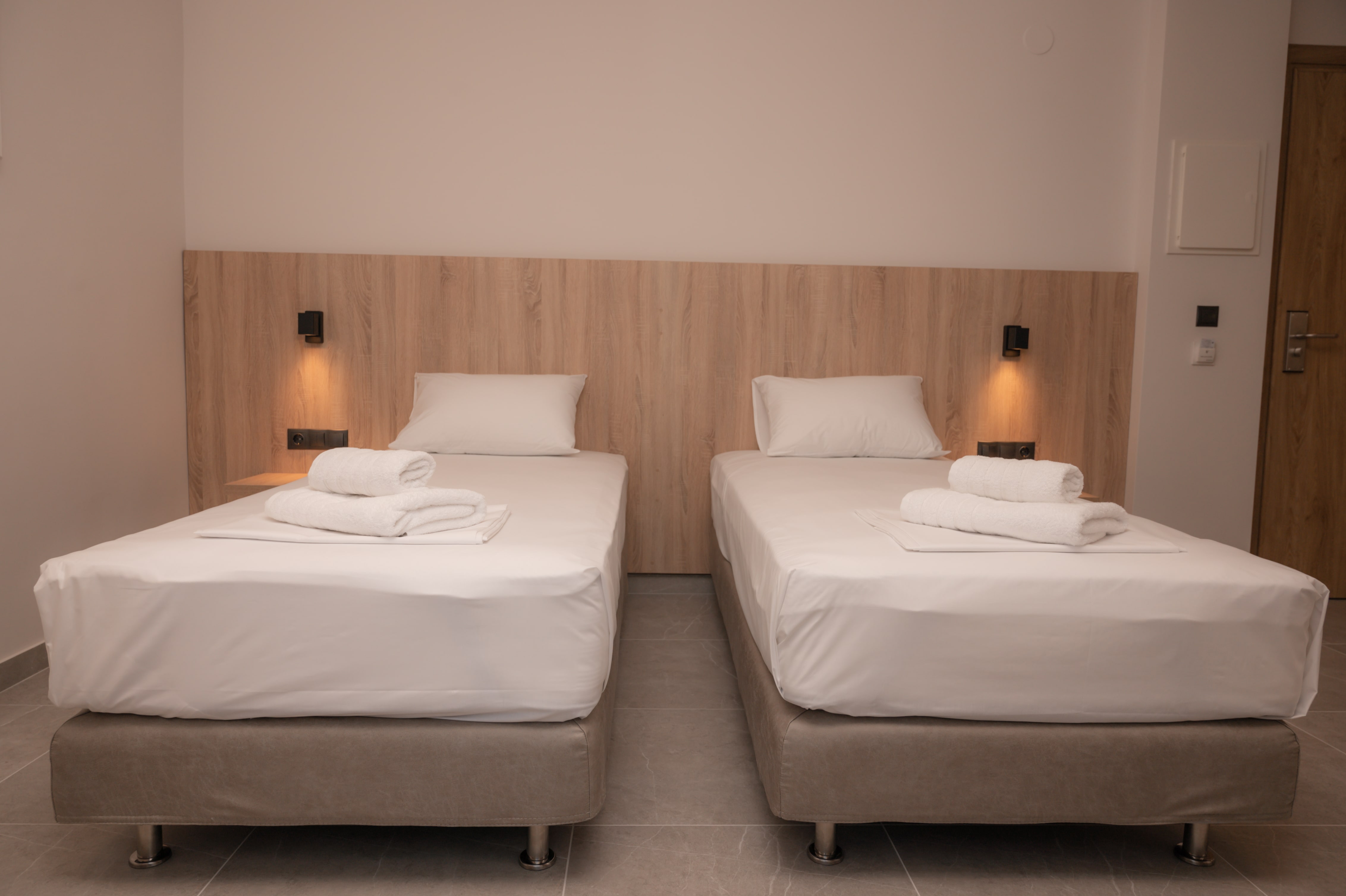 Twin Bed Room